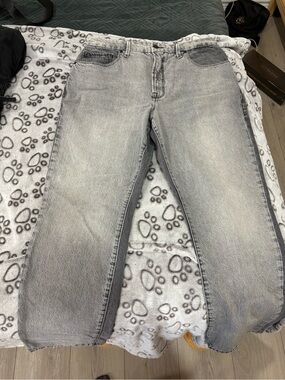 Good American Vintage-Inspired Straight Leg Jeans in Two-Tone Grey